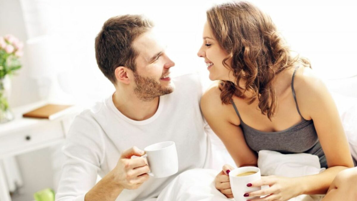 15 Romantic Ways To Start The Day Together